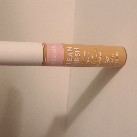 Cover Girl clean fresh hydrating concealer NEW PRICE 2 FOR 5 - Picture 2 of 5